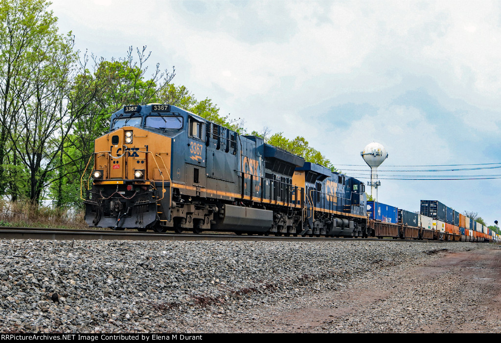 CSX 3367 on I-157